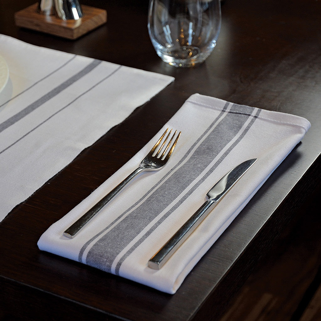 Robert Scott Napkin Centre Stripe Black – Bale of 250